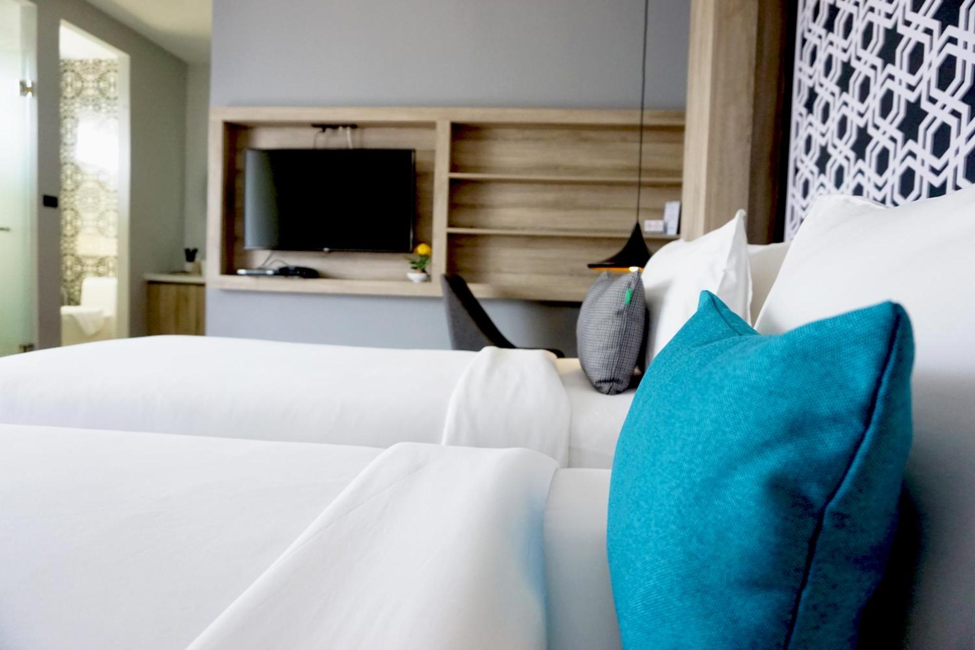 The Lake Chalong Hotel Sha Plus Esterno foto